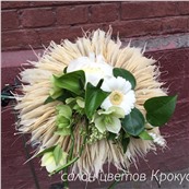 Букет на каркасе Фелиция (гербера, хелеборус) заказать доставку в Москве по лучшей цене в Салоне флористики на Расковой 23а. Круглосуточная доставка в Москве и МО.