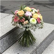 Прекрасный букет цветов Пелагея (розы, гербера, альстромерия, лизимахия, ахилея) заказать доставку в Москве по лучшей цене в Салоне флористики на Расковой 23а. Круглосуточная доставка в Москве и МО.